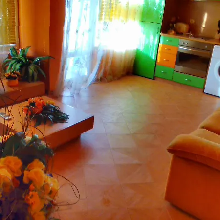 Тристаен Апартамент Apartamento