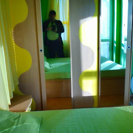 Тристаен Апартамент Apartament *
